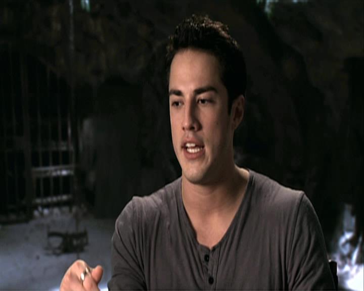 VampireDiariesWorld-dot-org_Seizoen2-DVDExtras-PagesOfTheWolf-HowlingAtTheMoon0353.jpg
