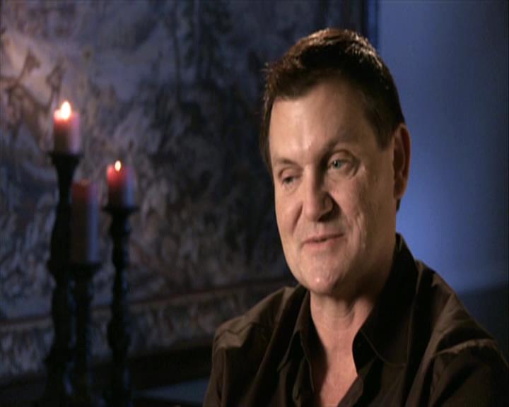 VampireDiariesWorld-dot-org_Seizoen2-DVDExtras-PagesOfTheWolf-HowlingAtTheMoon0381.jpg