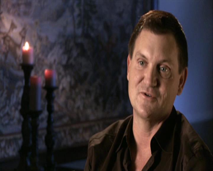 VampireDiariesWorld-dot-org_Seizoen2-DVDExtras-PagesOfTheWolf-HowlingAtTheMoon0384.jpg