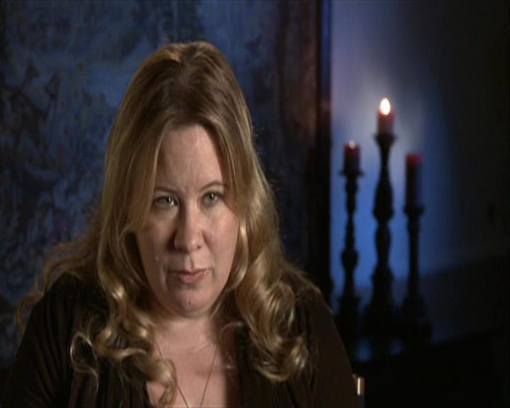 VampireDiariesWorld-dot-org_Seizoen2-DVDExtras-PagesOfTheWolf-TheMythAndTheMystery0025.jpg