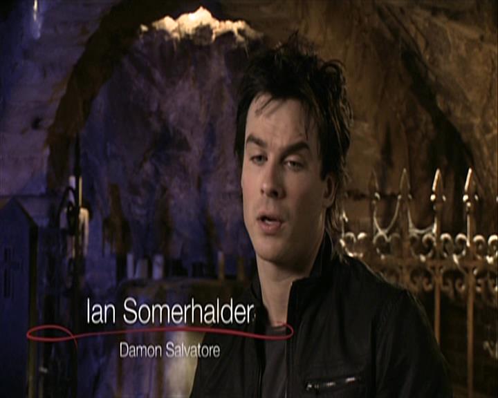 VampireDiariesWorld-dot-org_Seizoen2-DVDExtras-PagesOfTheWolf-TheMythAndTheMystery0042.jpg