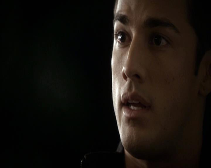 VampireDiariesWorld-dot-org_Seizoen2-DVDExtras-PagesOfTheWolf-TheMythAndTheMystery0089.jpg