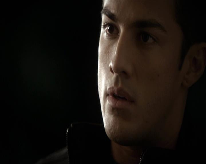 VampireDiariesWorld-dot-org_Seizoen2-DVDExtras-PagesOfTheWolf-TheMythAndTheMystery0093.jpg