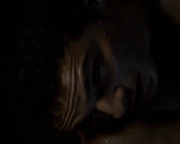 VampireDiariesWorld-dot-org_Seizoen2-DVDExtras-PagesOfTheWolf-TheMythAndTheMystery0109.jpg