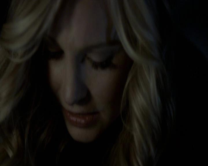 VampireDiariesWorld-dot-org_Seizoen2-DVDExtras-PagesOfTheWolf-TheMythAndTheMystery0113.jpg