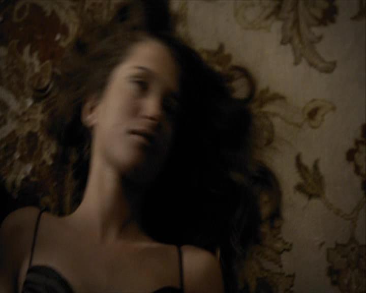 VampireDiariesWorld-dot-org_Seizoen2-DVDExtras-PagesOfTheWolf-TheMythAndTheMystery0153.jpg