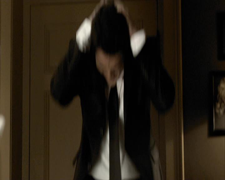 VampireDiariesWorld-dot-org_Seizoen2-DVDExtras-PagesOfTheWolf-TheMythAndTheMystery0158.jpg