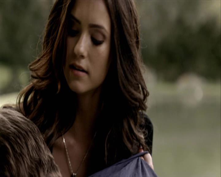 VampireDiariesWorld-dot-org_Seizoen2-DVDExtras-ThePerfectLoveTriangle-VampiresWerewolvesWitches0005.jpg