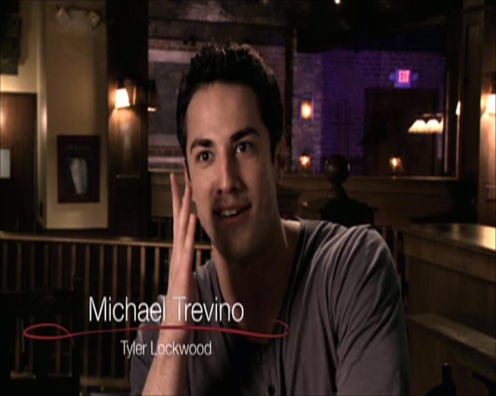 VampireDiariesWorld-dot-org_Seizoen2-DVDExtras-ThePerfectLoveTriangle-VampiresWerewolvesWitches0079.jpg