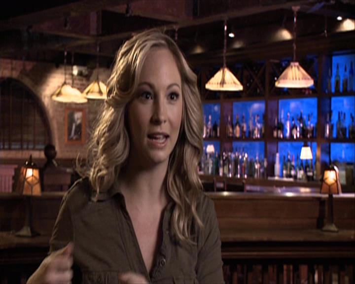 VampireDiariesWorld-dot-org_Seizoen2-DVDExtras-ThePerfectLoveTriangle-VampiresWerewolvesWitches0086.jpg