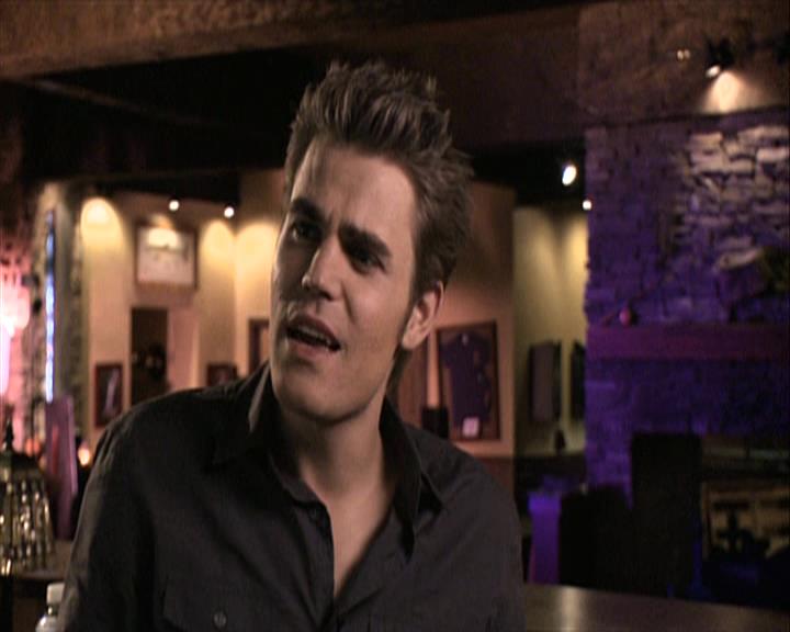 VampireDiariesWorld-dot-org_Seizoen2-DVDExtras-ThePerfectLoveTriangle-VampiresWerewolvesWitches0098.jpg