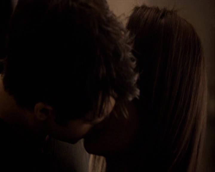 VampireDiariesWorld-dot-org_Seizoen2-DVDExtras-ThePerfectLoveTriangle-VampiresWerewolvesWitches0171.jpg
