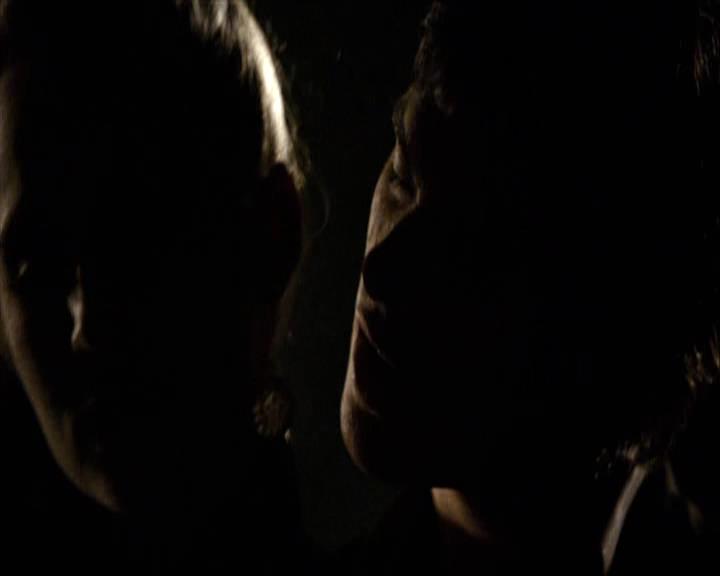 VampireDiariesWorld-dot-org_Seizoen2-DVDExtras-ThePerfectLoveTriangle-VampiresWerewolvesWitches0192.jpg