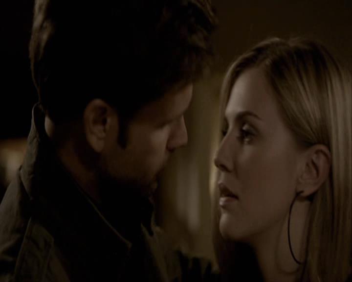 VampireDiariesWorld-dot-org_Seizoen2-DVDExtras-ThePerfectLoveTriangle-VampiresWerewolvesWitches0386.jpg