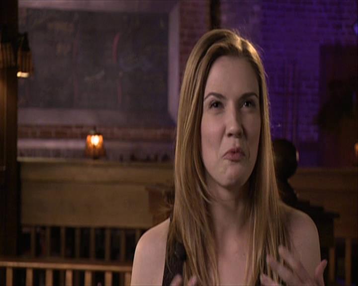 VampireDiariesWorld-dot-org_Seizoen2-DVDExtras-ThePerfectLoveTriangle-VampiresWerewolvesWitches0388.jpg
