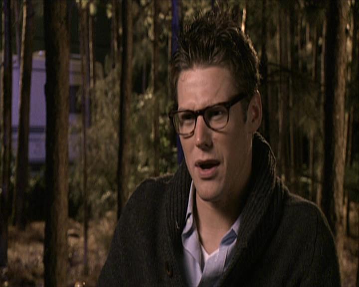 VampireDiariesWorld-dot-org_Seizoen2-DVDExtras-ThePerfectLoveTriangle-VampiresWerewolvesWitches0437.jpg