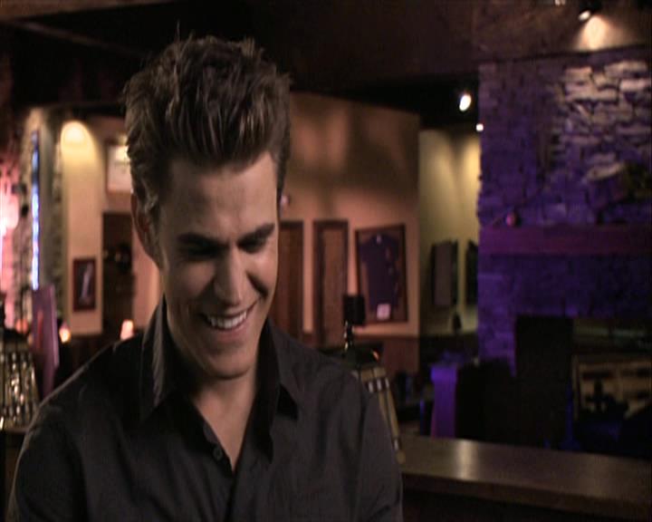 VampireDiariesWorld-dot-org_Seizoen2-DVDExtras-ThePerfectLoveTriangle-VampiresWerewolvesWitches0457.jpg