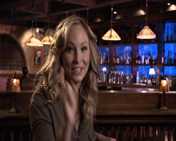 VampireDiariesWorld-dot-org_Seizoen2-DVDExtras-ThePerfectLoveTriangle-VampiresWerewolvesWitches0475.jpg