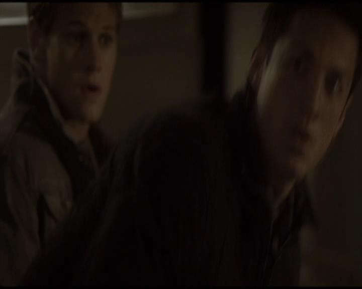 VampireDiariesWorld-dot-org_Seizoen2-DVDScenes-2x01TheReturn0002.jpg