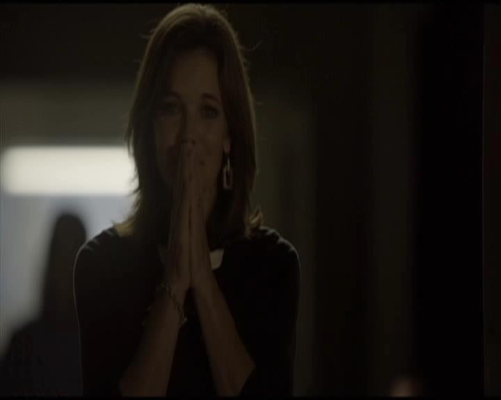 VampireDiariesWorld-dot-org_Seizoen2-DVDScenes-2x01TheReturn0003.jpg