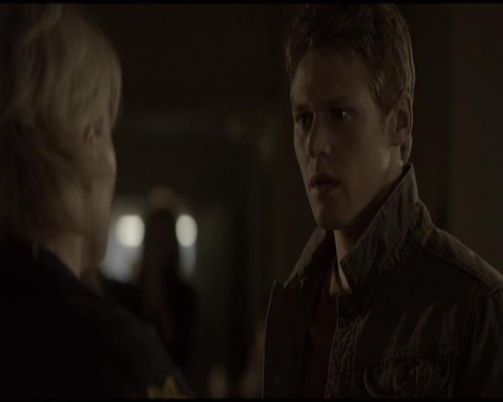 VampireDiariesWorld-dot-org_Seizoen2-DVDScenes-2x01TheReturn0015.jpg