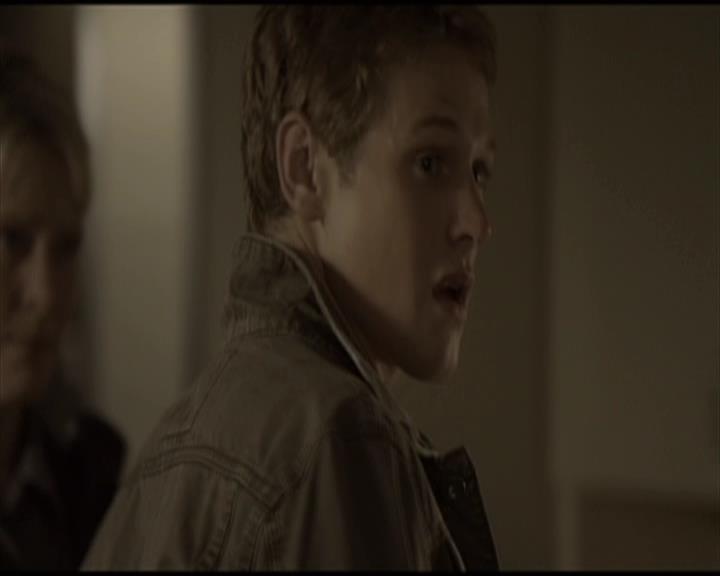 VampireDiariesWorld-dot-org_Seizoen2-DVDScenes-2x01TheReturn0027.jpg