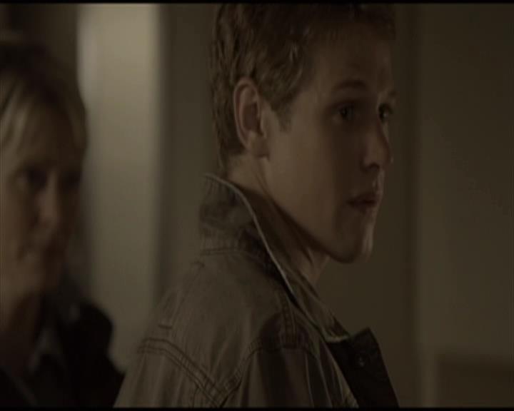 VampireDiariesWorld-dot-org_Seizoen2-DVDScenes-2x01TheReturn0028.jpg