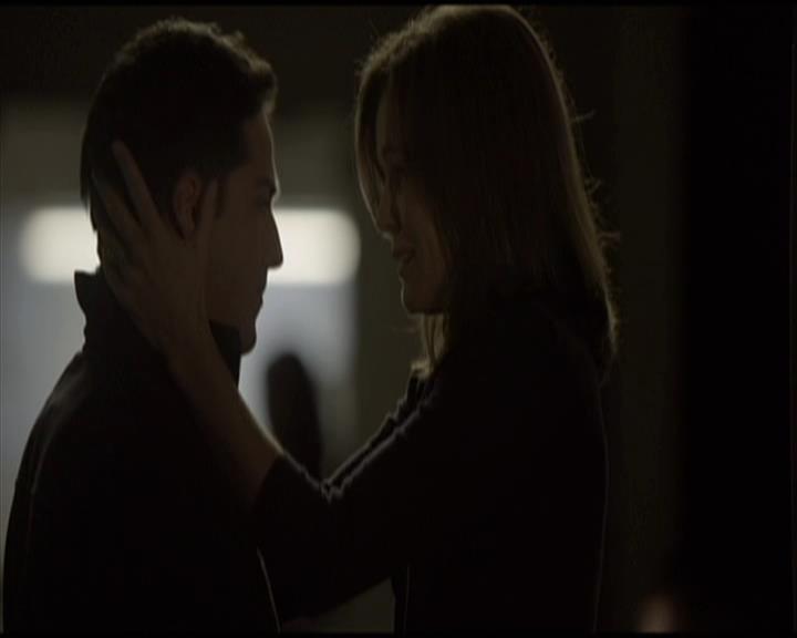 VampireDiariesWorld-dot-org_Seizoen2-DVDScenes-2x01TheReturn0030.jpg