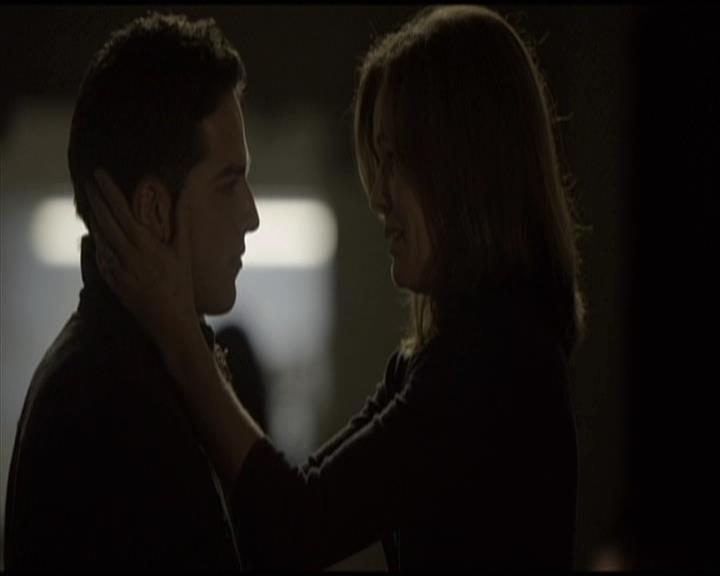 VampireDiariesWorld-dot-org_Seizoen2-DVDScenes-2x01TheReturn0032.jpg