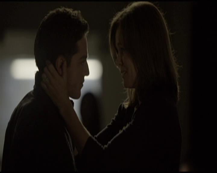 VampireDiariesWorld-dot-org_Seizoen2-DVDScenes-2x01TheReturn0033.jpg