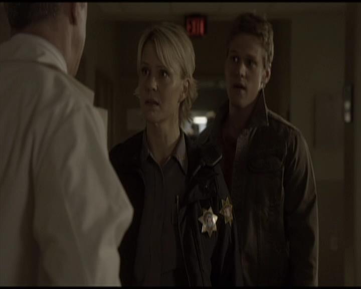 VampireDiariesWorld-dot-org_Seizoen2-DVDScenes-2x01TheReturn0038.jpg
