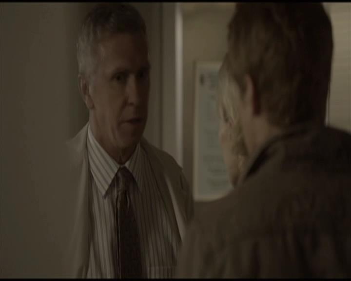VampireDiariesWorld-dot-org_Seizoen2-DVDScenes-2x01TheReturn0039.jpg