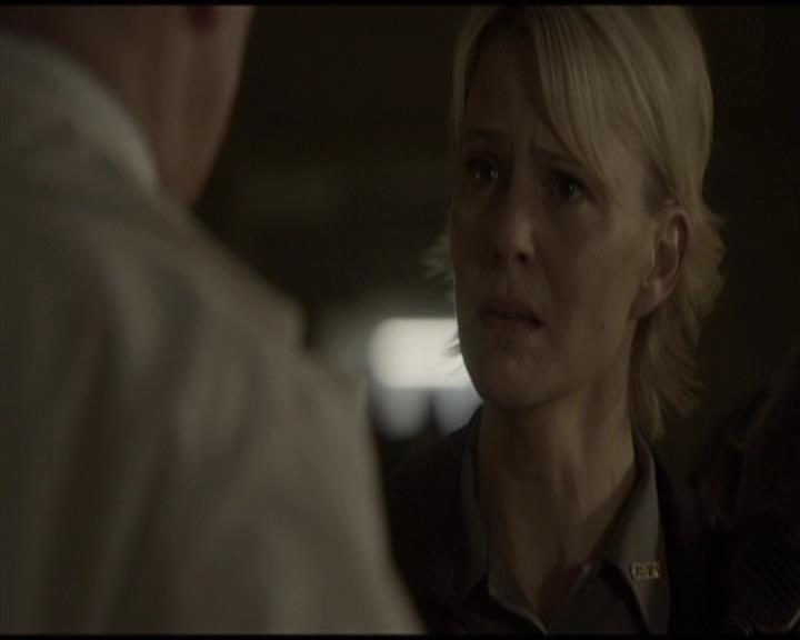 VampireDiariesWorld-dot-org_Seizoen2-DVDScenes-2x01TheReturn0043.jpg