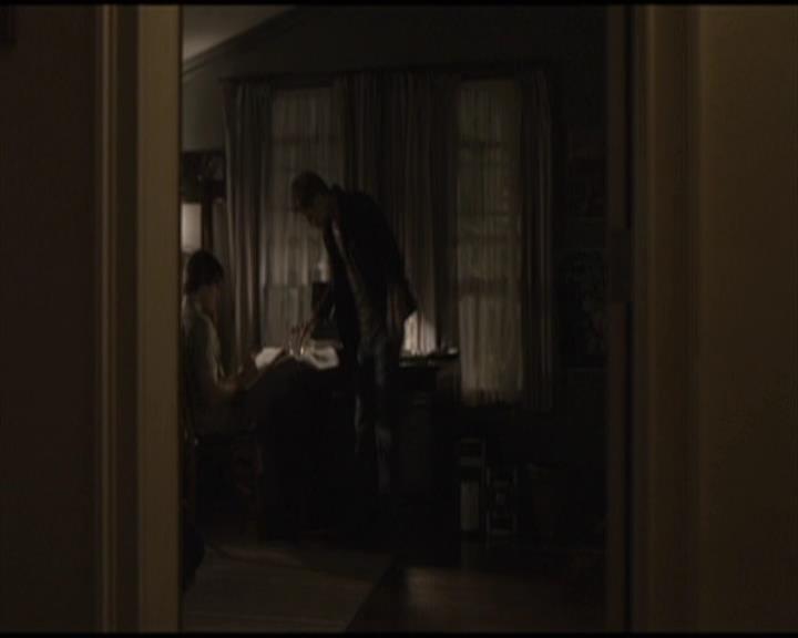 VampireDiariesWorld-dot-org_Seizoen2-DVDScenes-2x01TheReturn0057.jpg