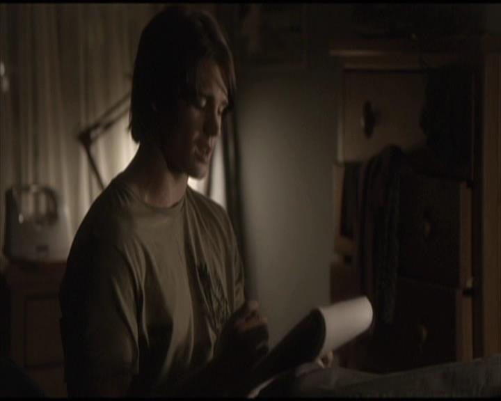 VampireDiariesWorld-dot-org_Seizoen2-DVDScenes-2x01TheReturn0060.jpg