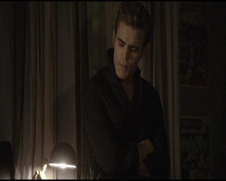 VampireDiariesWorld-dot-org_Seizoen2-DVDScenes-2x01TheReturn0069.jpg