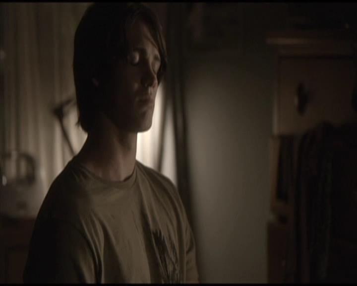VampireDiariesWorld-dot-org_Seizoen2-DVDScenes-2x01TheReturn0071.jpg