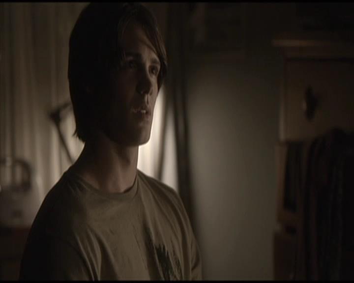 VampireDiariesWorld-dot-org_Seizoen2-DVDScenes-2x01TheReturn0076.jpg