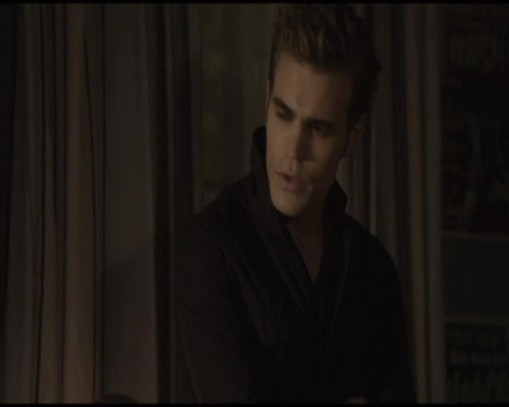 VampireDiariesWorld-dot-org_Seizoen2-DVDScenes-2x01TheReturn0089.jpg