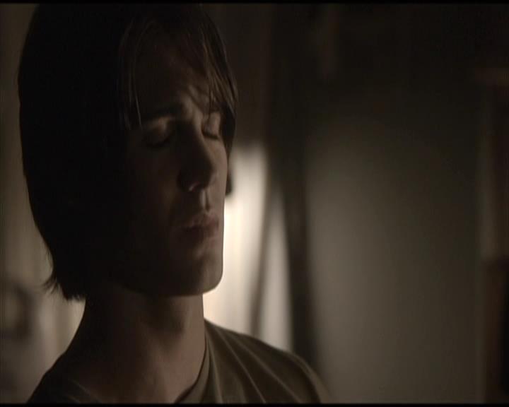 VampireDiariesWorld-dot-org_Seizoen2-DVDScenes-2x01TheReturn0100.jpg