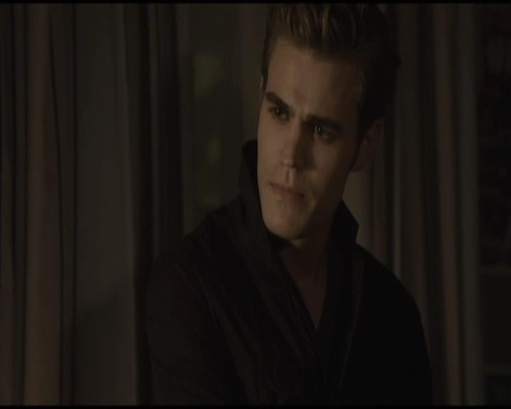 VampireDiariesWorld-dot-org_Seizoen2-DVDScenes-2x01TheReturn0104.jpg
