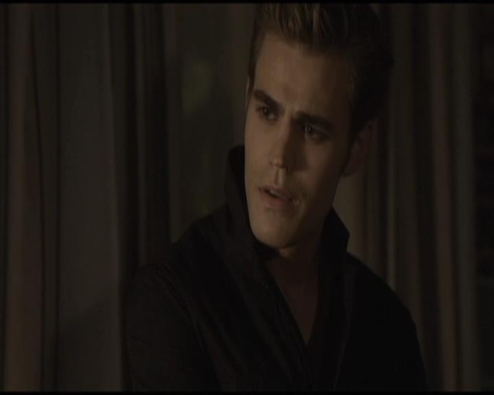 VampireDiariesWorld-dot-org_Seizoen2-DVDScenes-2x01TheReturn0109.jpg