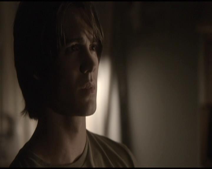 VampireDiariesWorld-dot-org_Seizoen2-DVDScenes-2x01TheReturn0115.jpg