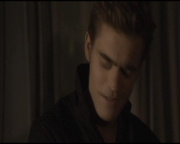 VampireDiariesWorld-dot-org_Seizoen2-DVDScenes-2x01TheReturn0124.jpg