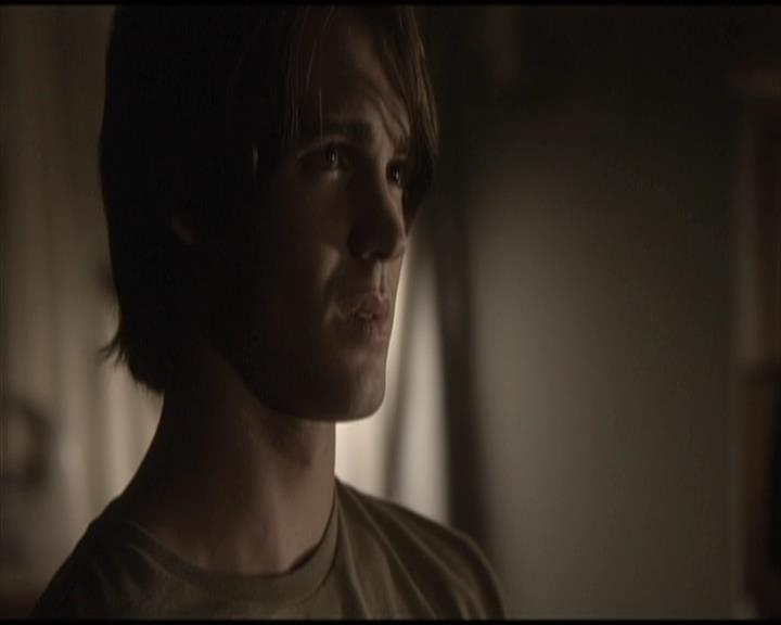 VampireDiariesWorld-dot-org_Seizoen2-DVDScenes-2x01TheReturn0129.jpg