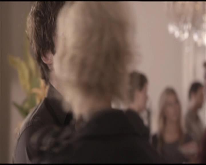 VampireDiariesWorld-dot-org_Seizoen2-DVDScenes-2x01TheReturn0161.jpg