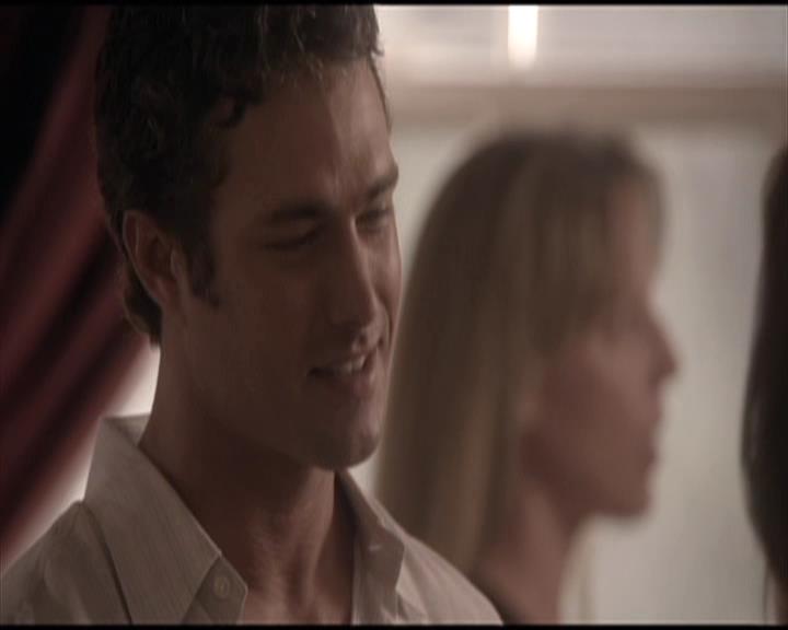 VampireDiariesWorld-dot-org_Seizoen2-DVDScenes-2x01TheReturn0173.jpg