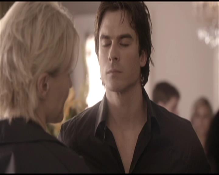 VampireDiariesWorld-dot-org_Seizoen2-DVDScenes-2x01TheReturn0178.jpg