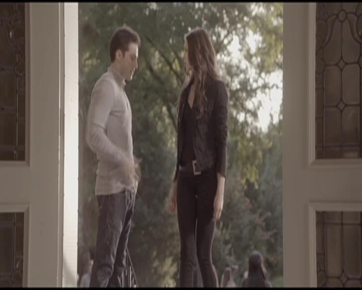 VampireDiariesWorld-dot-org_Seizoen2-DVDScenes-2x01TheReturn0188.jpg