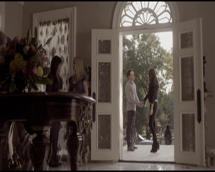 VampireDiariesWorld-dot-org_Seizoen2-DVDScenes-2x01TheReturn0189.jpg